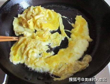 食材|清晨一份蛋炒饭，食材丰富营养美味，完美早餐首选，元气满满