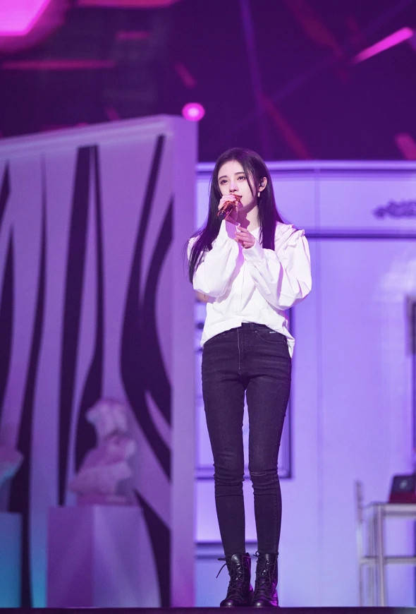 身材|鞠婧祎运动大片上线，当看到她的全身照，确定身高不足1米6？