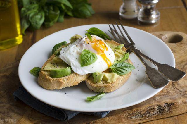 下锅|煮荷包蛋，不要再直接下锅了，记得多做2步，鸡蛋个个圆润完整