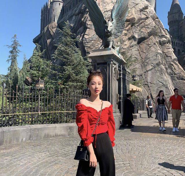 鞋子|富婆虞书欣的宝藏衣品,一个造型都是几万起步,我只买得起这红裙