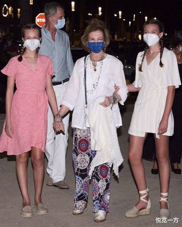 公主|西班牙公主扎拳击辫超俏丽 王后吊带裙飘逸大气 太后现身优雅亲和