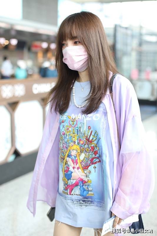 一身|李小璐离婚后越来越嫩了，穿着一身紫色的服装，气质也太嫩了
