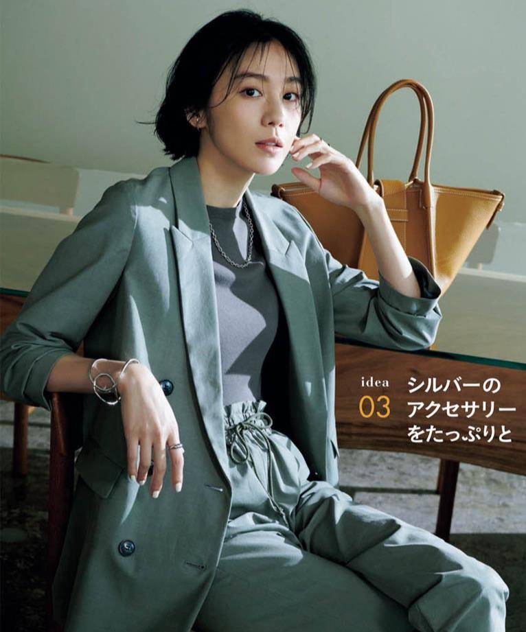 样式|四十岁要想穿得精致！学会三种日系外套搭配方法，省钱省事又百搭