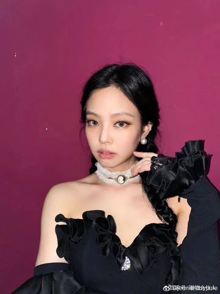 轮廓|Lisa、Jennie这些充满魅力的娃娃脸女生，到底是怎么化妆的？