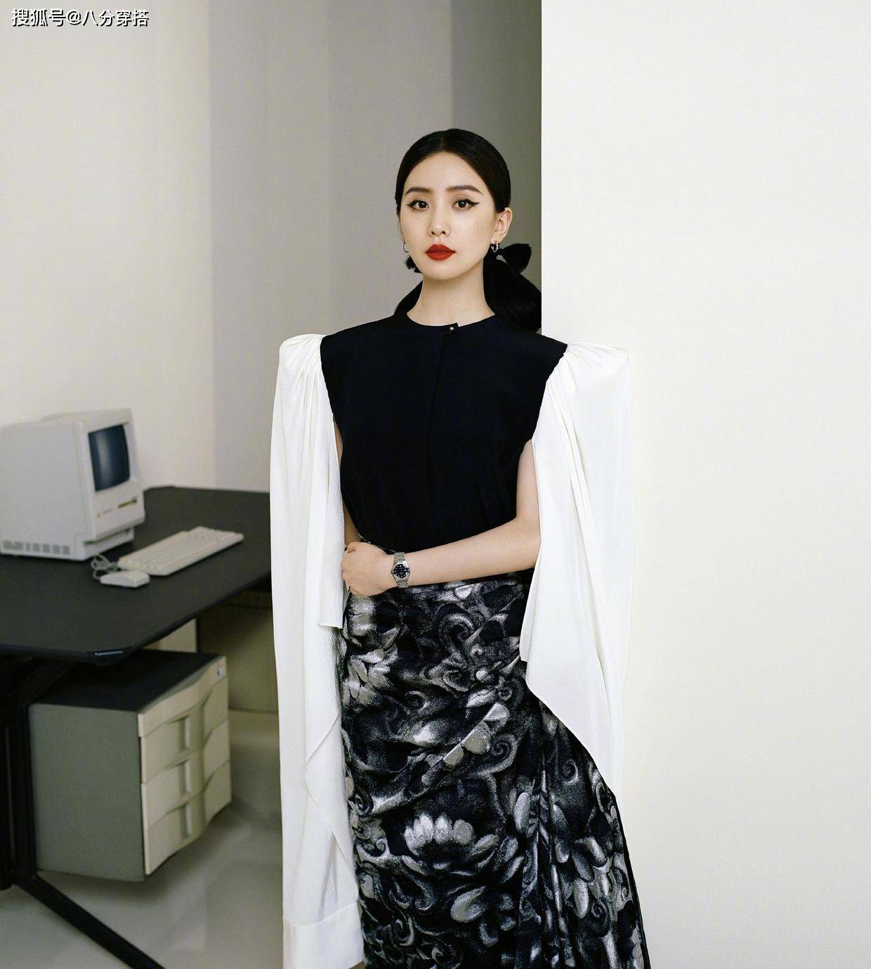 套头衫|被“刘诗诗”迷住了,穿亚麻棕西服配针织衫简约大气,优雅温柔