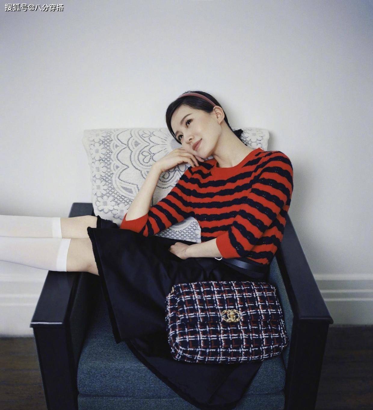 套头衫|被“刘诗诗”迷住了,穿亚麻棕西服配针织衫简约大气,优雅温柔