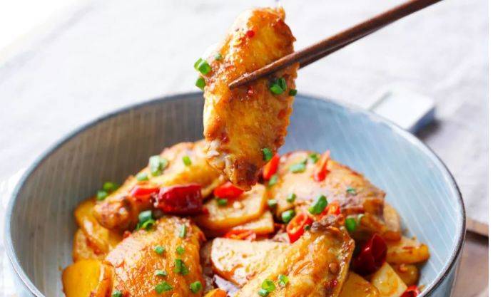 食材|做了一鍋雞翅，最好吃的居然不是雞翅。郁悶