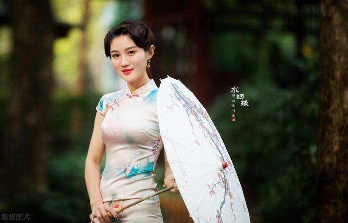 杨幂|女星们穿上旗袍：虞书欣烂漫，杨幂自信，刘亦菲优雅，孙俪从容