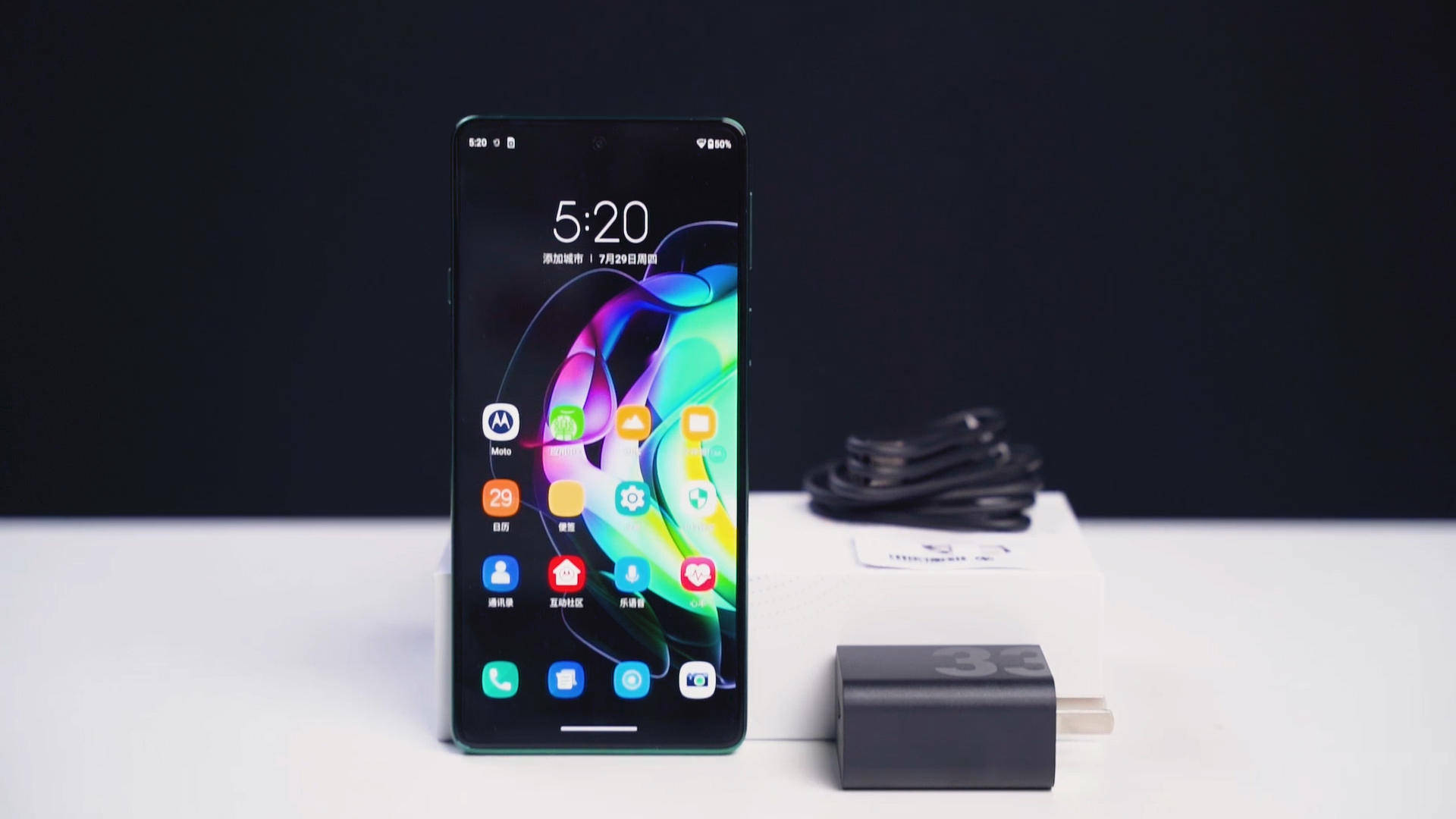 摩托罗拉最轻薄的5g手机续航究竟有多顶摩托罗拉edge轻奢版上手体验