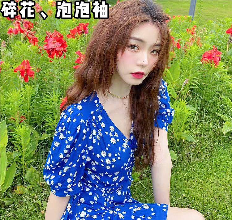蓝色|2021下半年流行色来啦！黄皮妹子这样穿，特显白！