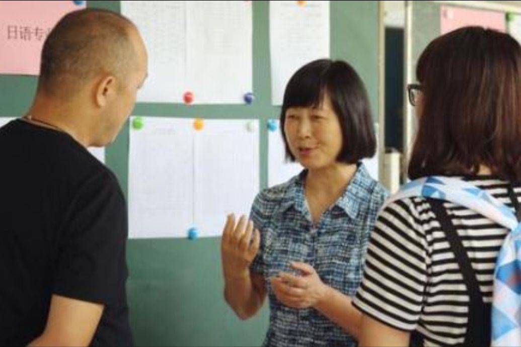 原创宁波一副校长在学生试卷评注“恶心”，家长声讨，网友：枉为人师