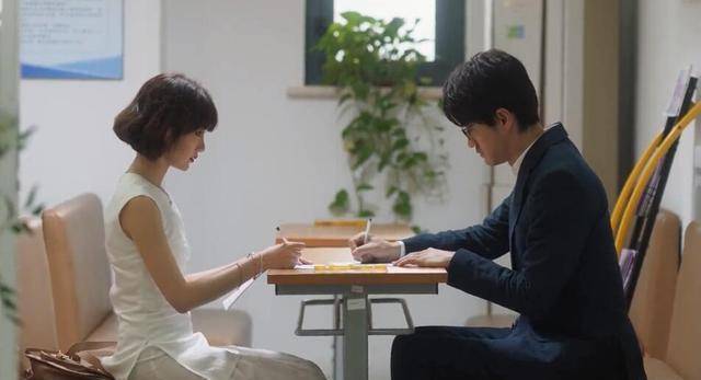 仙女|三十而已：钟晓芹穿白裙去离婚美如初恋，是她作为女人最后的傲娇