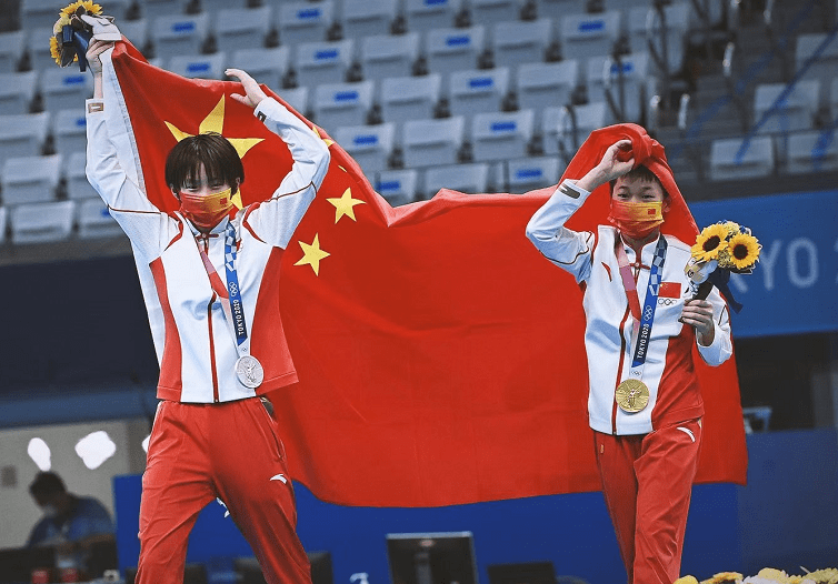 14岁奥运冠军家成网红打卡地?一天2000人蹭全红婵流量,央媒怒批_跳水