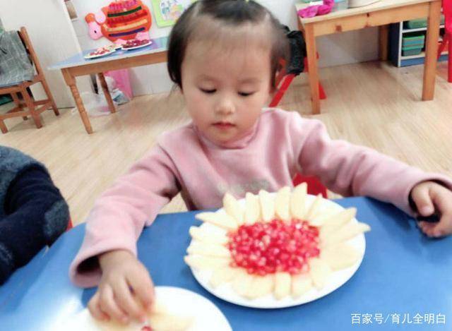 因为|幼儿园老师把孩子做的水果拼盘发到家长群,家长:说清楚不然报警