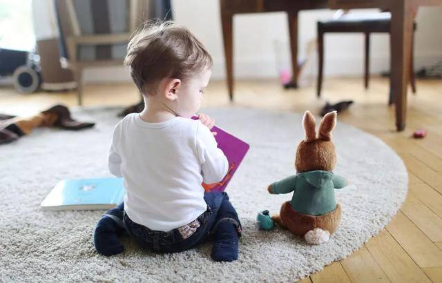 对比|独生家庭和二胎家庭谁更有优势?20年后对比差距,真实又戳心