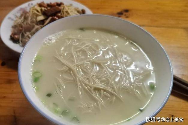 干絲|江蘇大哥賣奇葩早餐，6元1碗連骨帶鱗一起燉，鹽城人天天驅(qū)車來吃