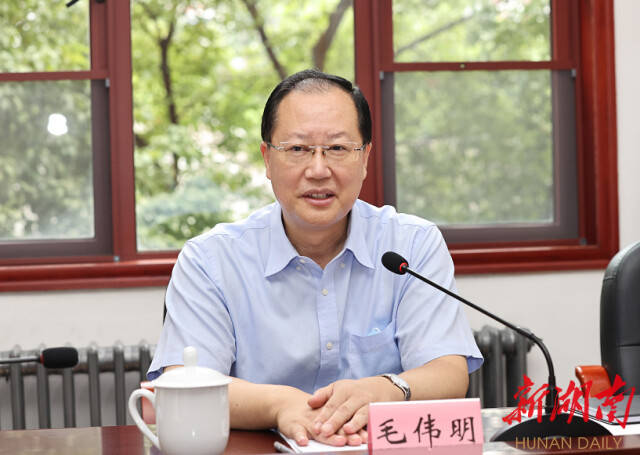 毛伟明在省乡村振兴局调研:树标杆 作示范 奋力走在全国乡村振兴前列