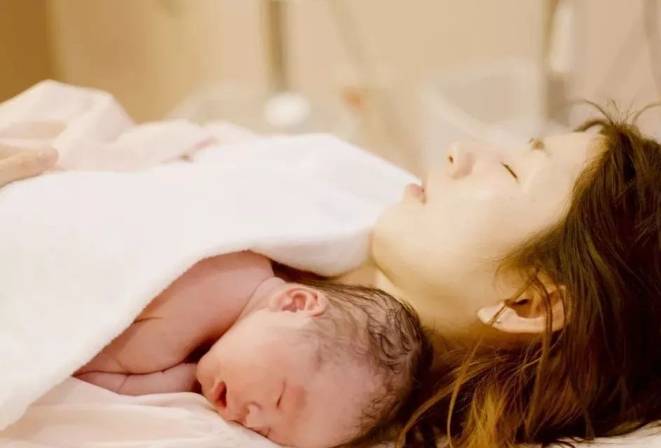 后遗症|产后抑郁都是“憋”出来的？妈妈月子坐得好，产后没有后遗症烦恼