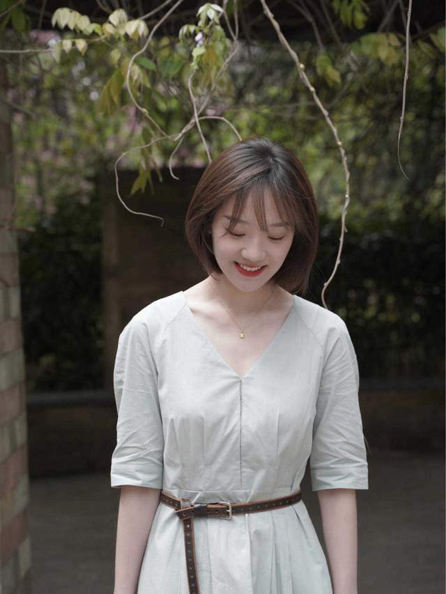 服装|谁说小个子想穿出气质很难？只有155cm的身高，穿上长裙显高显瘦