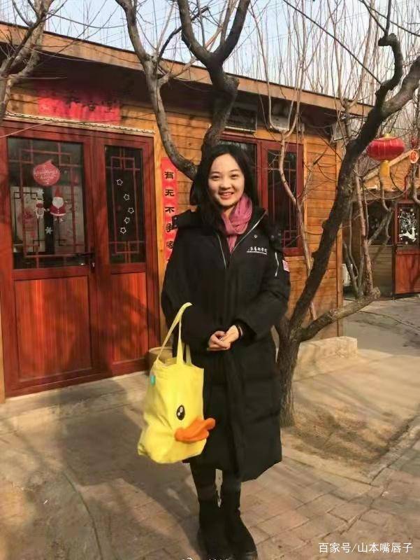 大戏|林妙可毕业大戏！身材发福披斗篷像一米五，娃娃脸演女主却像丫鬟