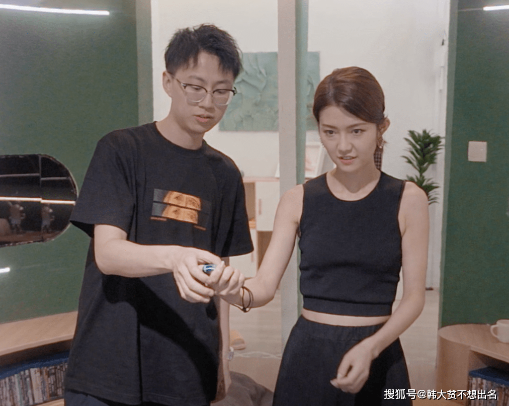 黑色|《心动的信号4》女四号小孔2000多一件衣服穿3次？也太节俭了吧