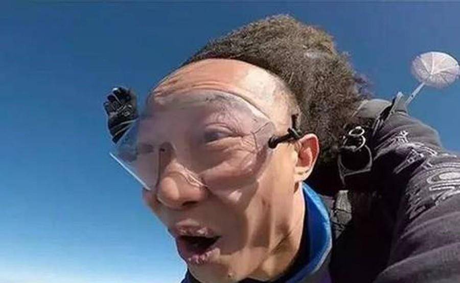 假发|不只是黄晓明，半个娱乐圈都“秃”了，连00后都跟假发片较上劲了