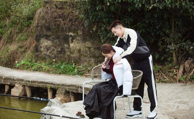 下半身|金晨太瘦了，穿紧身针织衫也没有看到曲线，但时髦感依旧让人羡慕