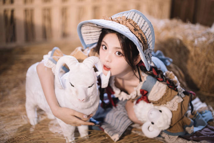 因为|能不能别说她长得小家子气了，明明是“内娱洋娃娃”好吗