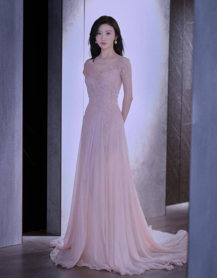 设计|难怪都说有气质的女人衣品不会太差!景甜这样穿搭,想难看都难