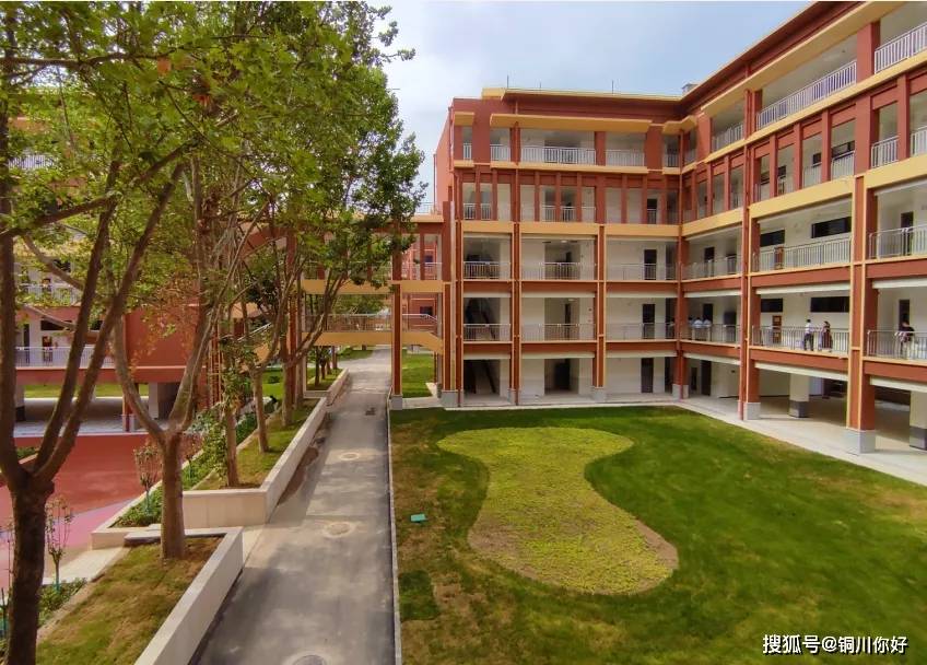 王益中学正式揭牌可容纳4500名学生