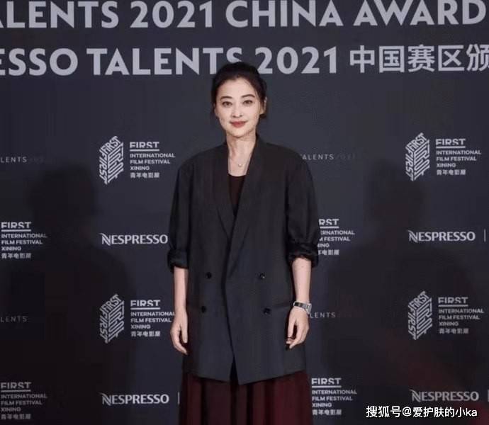 身材|46岁梅婷真是时髦精！穿“松垮装”不仅不显老，反倒优雅高级