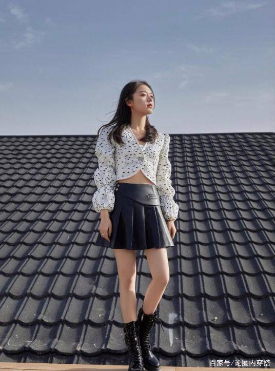 身材|18岁赵今麦穿百褶裙拍写真，越来越有女人味了，以后也是女神级别