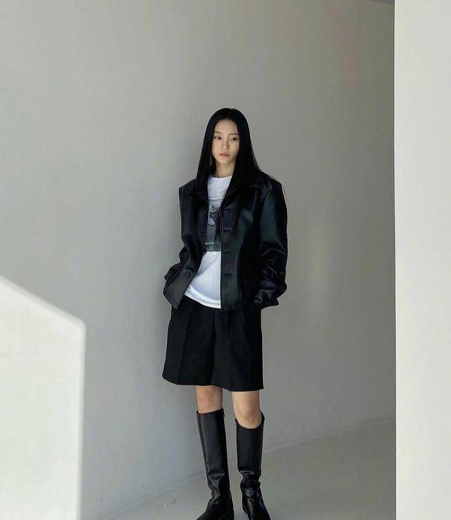 下半身|被这位南韩博主圈粉，“黑白灰”搭配游刃有余，每套都很值得学习