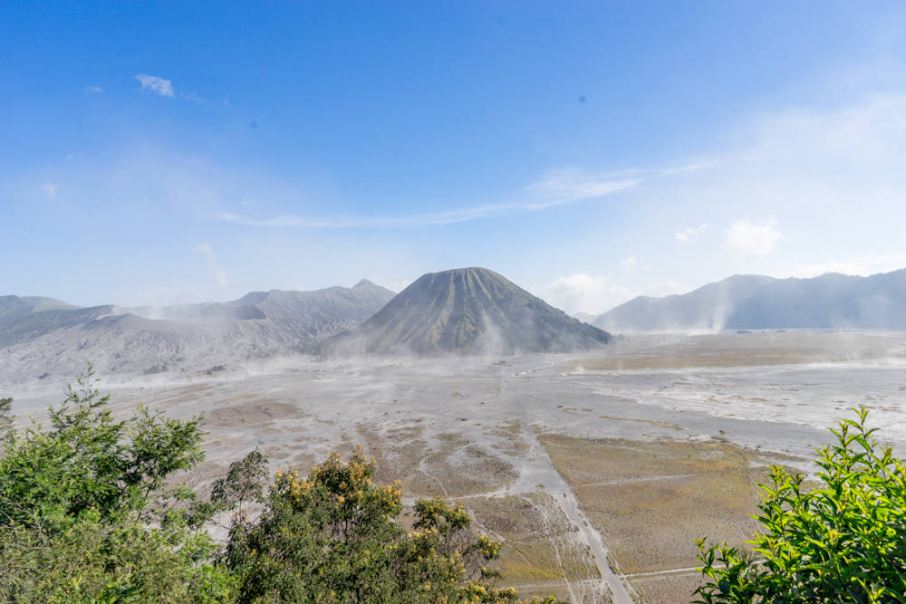 前往布罗莫火山探险,行程大概是怎么样的?
