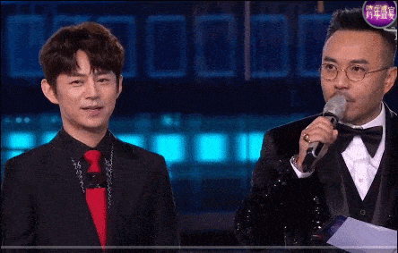 热泪|开场就抢汪涵词，唱歌洒热泪，收礼风波后“控场王”何炅状态崩了