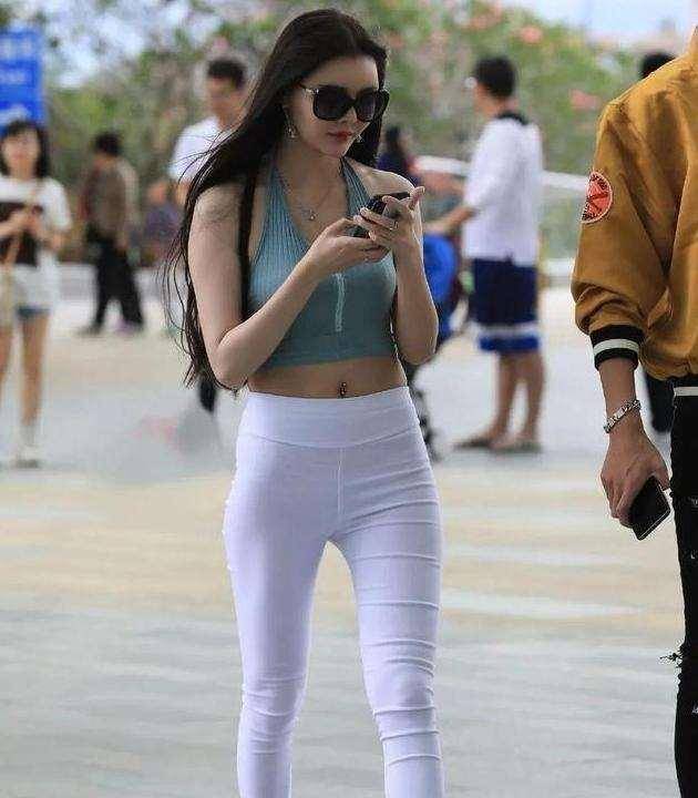 黑色|打底裤的穿搭给你清爽感觉，带来时尚惬意的美感，天然养唇