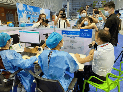 病毒|新冠疫苗家族的新成员，康泰董事长杜伟民带头接种！