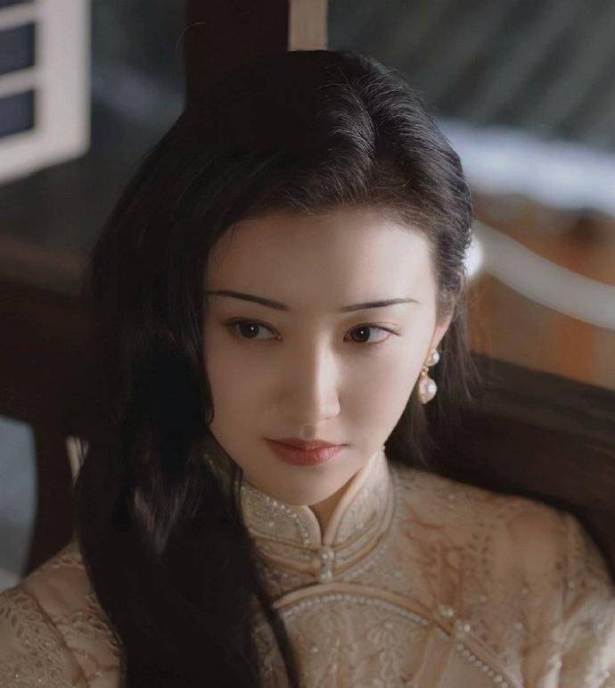 景甜|景甜“司藤妆”美出天际，精致柳叶眉和凤眼，妥妥的“东方美人”