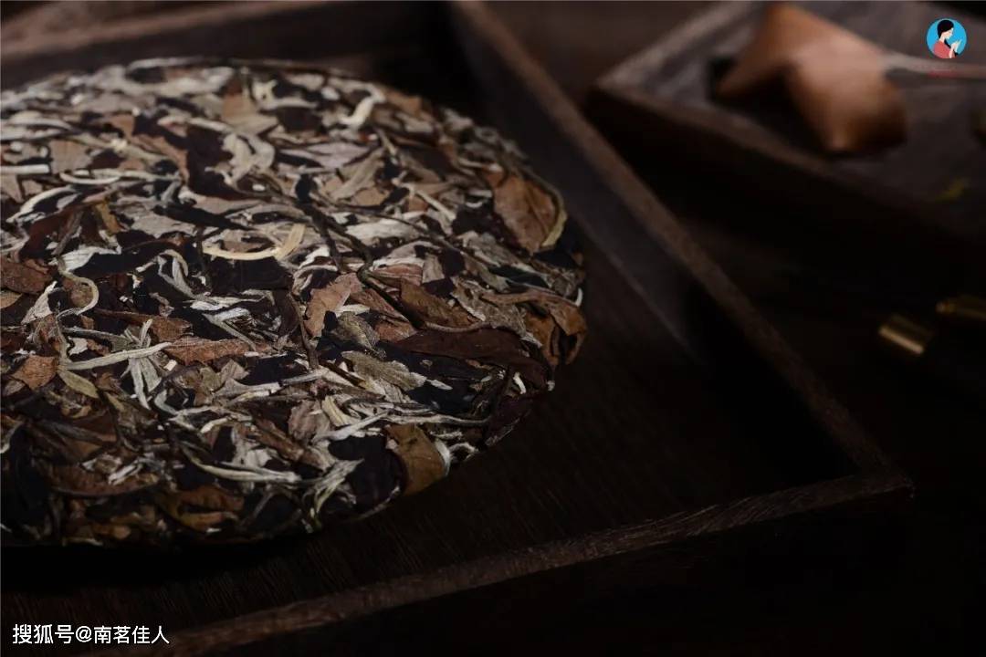 化合物|“三年药、七年宝”是假的？被质疑的云南白茶，药香究竟怎么来的？