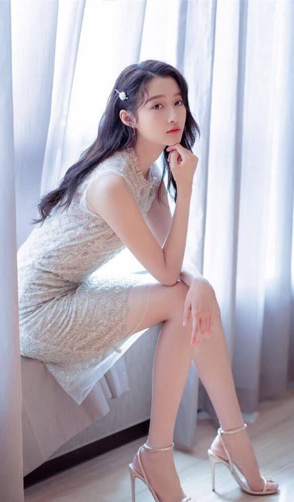 鞠婧祎|考验眼力！隐形内增高厚度大起底，明星们一个比一个敢穿！