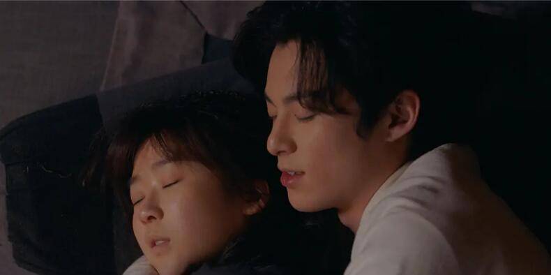 因为|这个没滤镜就很路人的小花到底啥来头？演了近十个女主还没水花