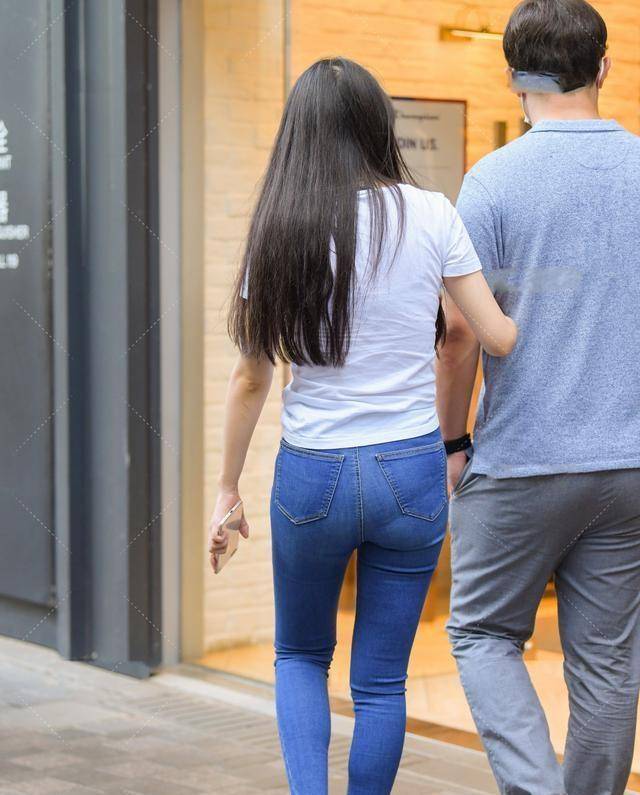 显得|瑜伽裤打扮不浮夸,显得特别乖巧甜美,带来美丽气质