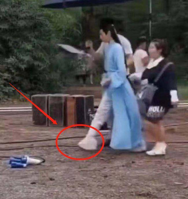 鞠婧祎|考验眼力！隐形内增高厚度大起底，明星们一个比一个敢穿！