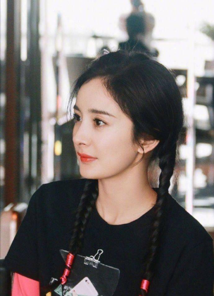 发型|初秋悄悄火了一种发型，甜美可人的麻花辫，提升造型女人味