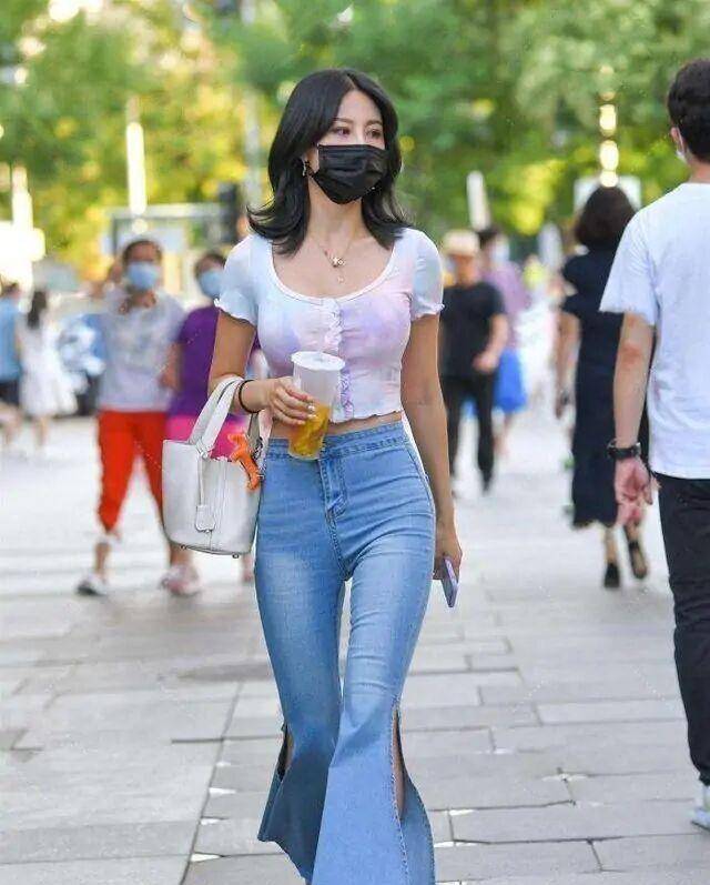 连衣裙|打底裤尽显甜美风格，凸显惹人羡的身材，摩登范十足