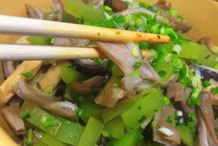 水煮肉片|今日立冬，婆婆早餐准备3个菜1碗馄饨，整天都感觉暖暖的，舒服