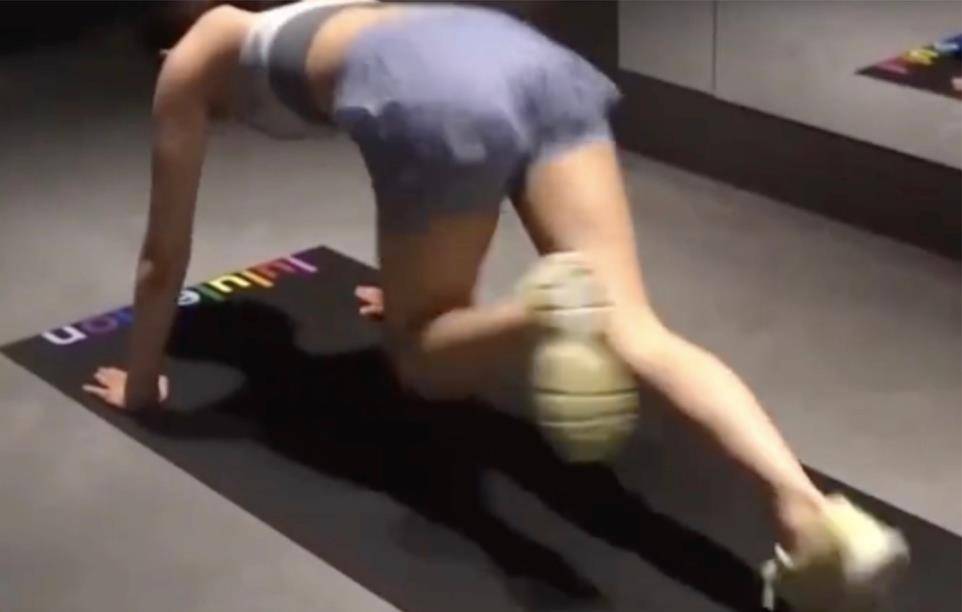 眉头|黄磊报警后首现身拍戏，寸头造型发福明显，眉头紧皱疑受造谣影响