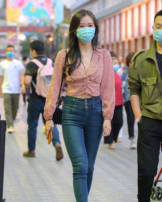 身材|摩登个性的打底裤装扮富有精致感觉,玲珑身材尽情展露,甜美温婉