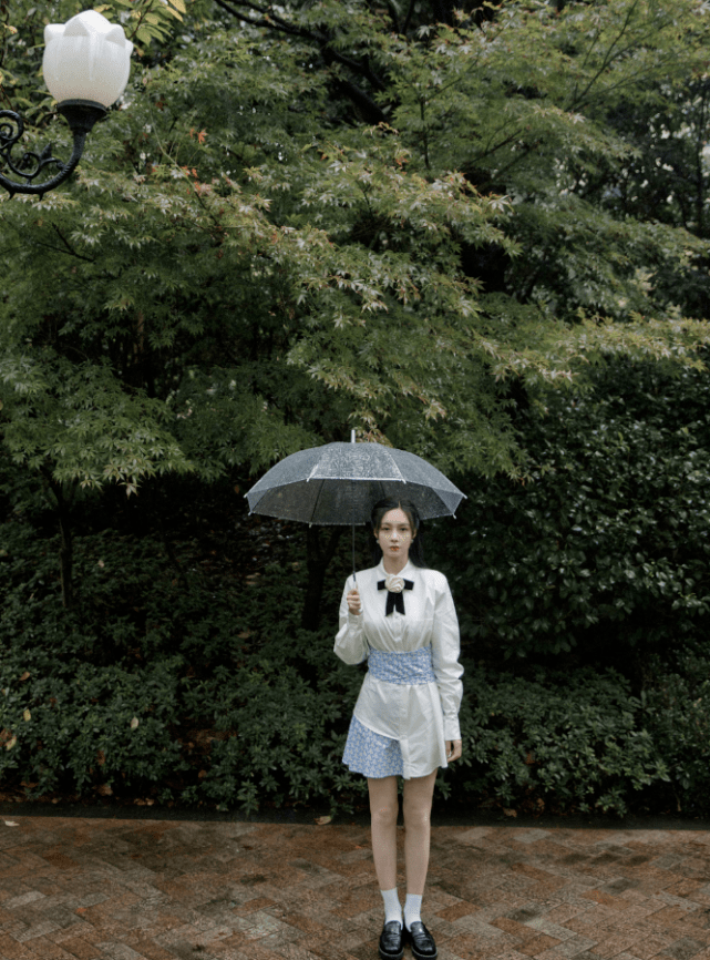 黑色|沈梦辰也开始正视自己身材,穿上易显胖白袜后:这腿我哪配拥有