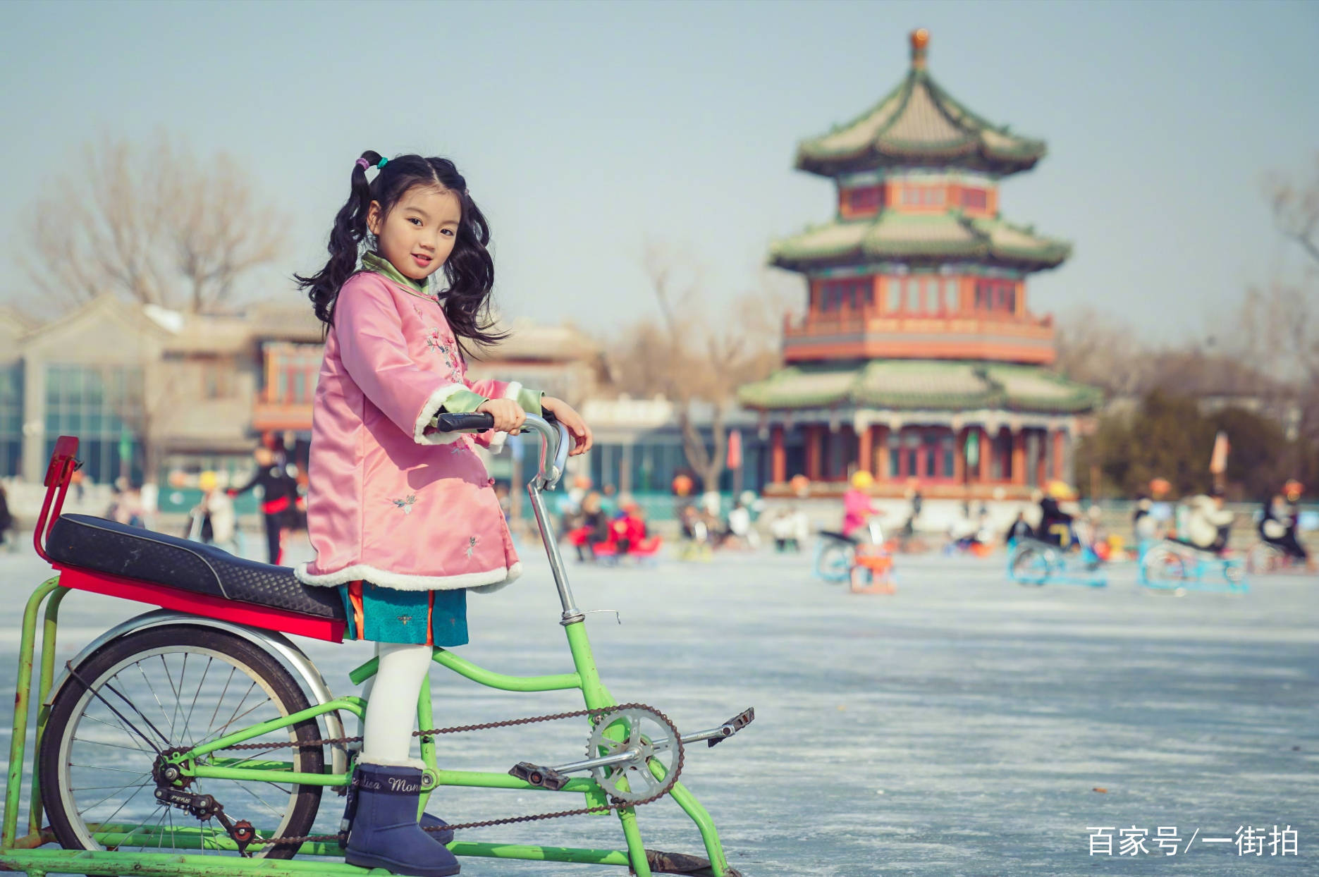 身材|阿拉蕾晒照,一身运动装在家健身,小小年纪身材比例太出众